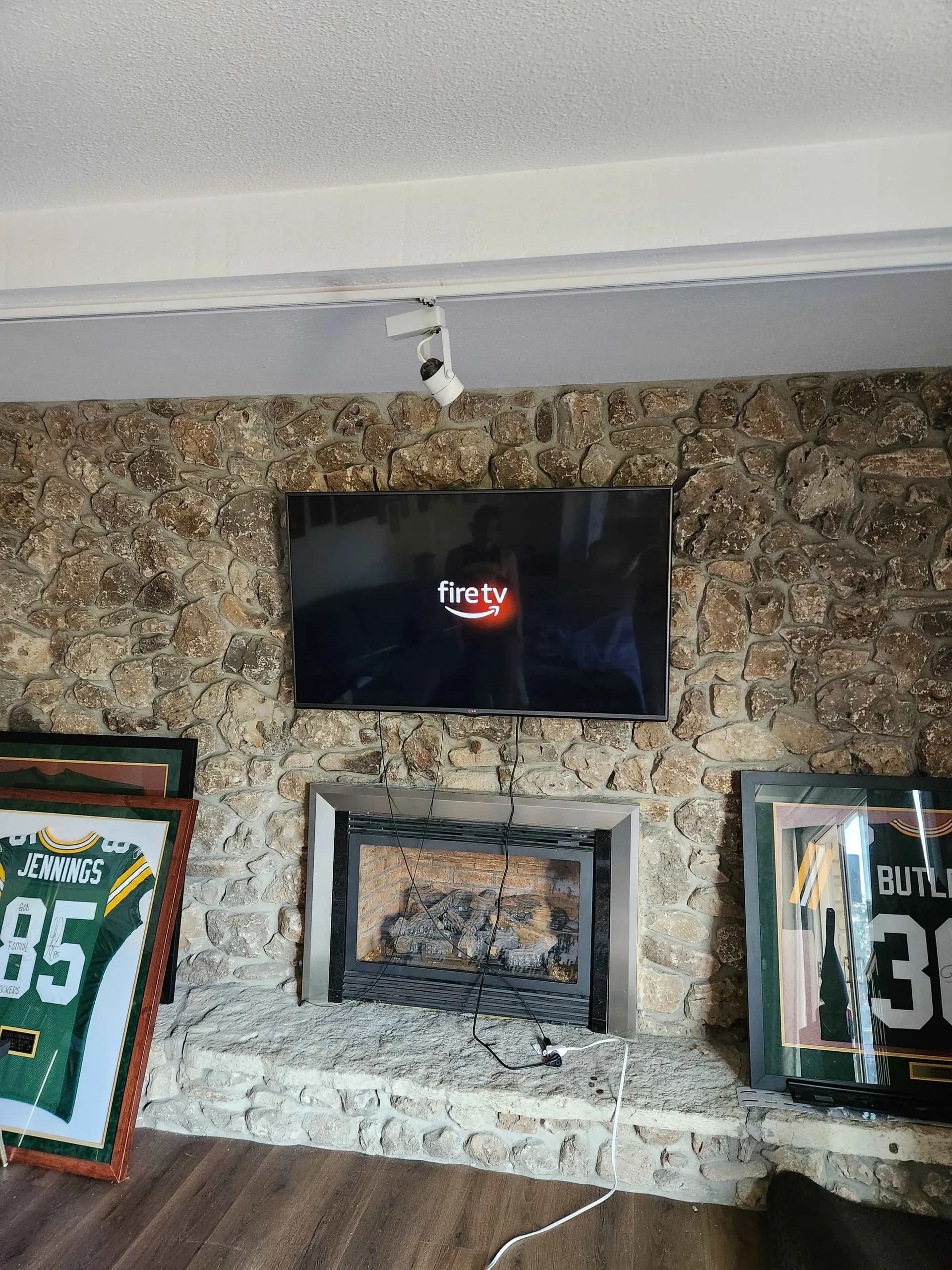 Professional TV mounting installation in Milwaukee home